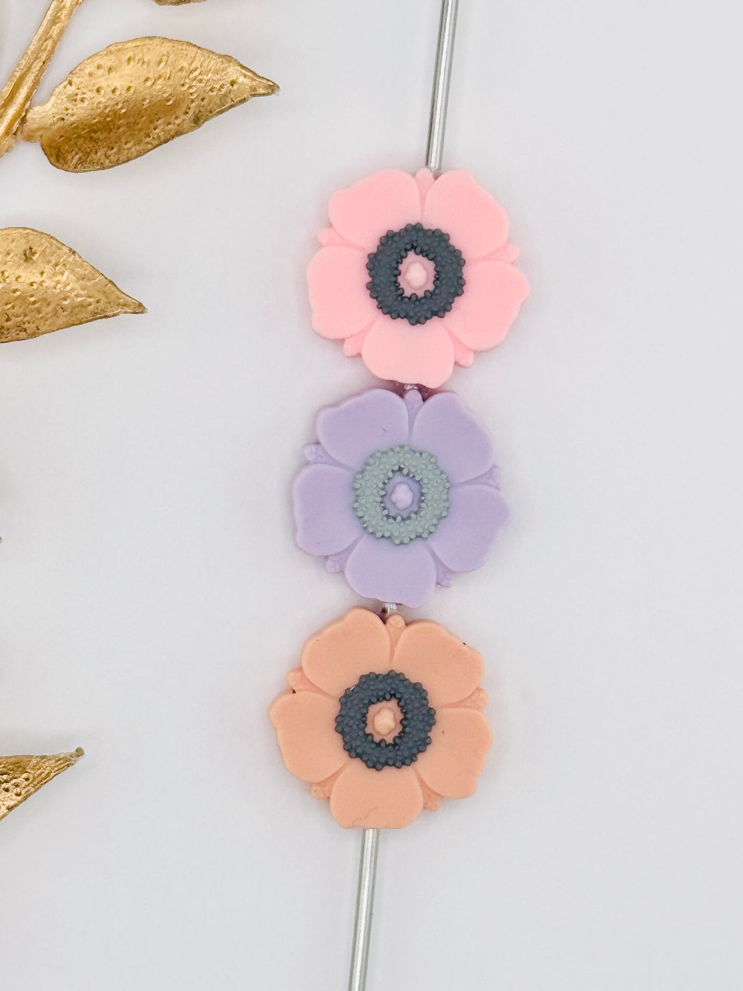 Poppy Petals 22mm Focal