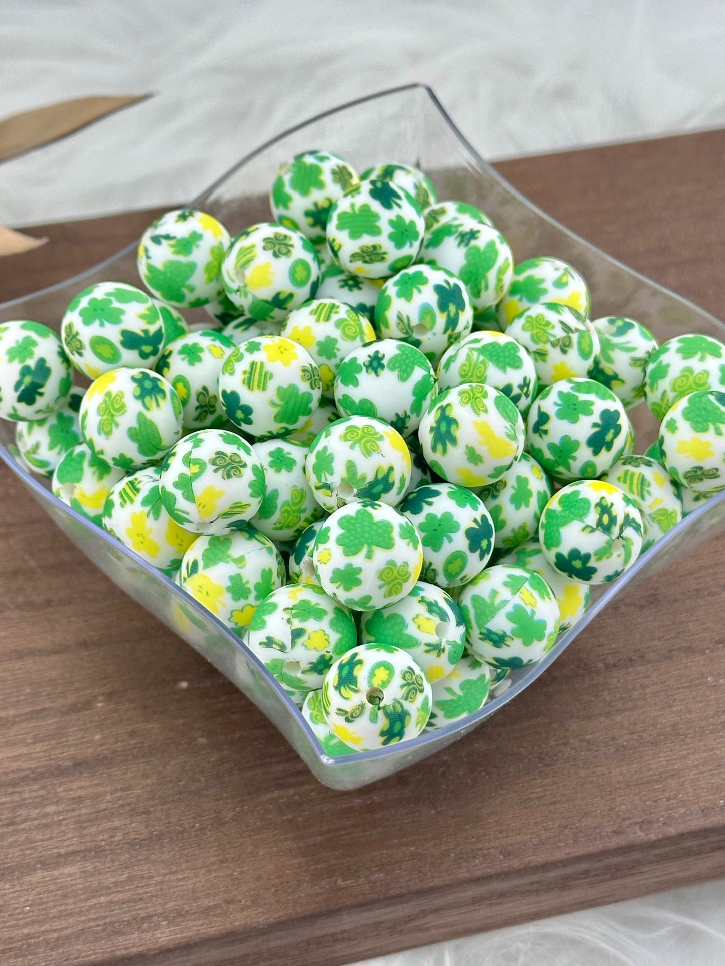 P473 Leaping Clovers 15mm Print