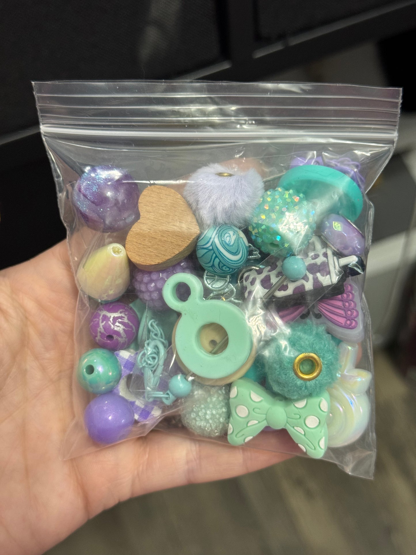 Destash Auction : Curated Chaos Bag #9