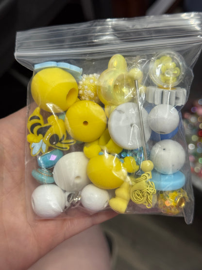 Destash Auction : Curated Chaos Bag #30