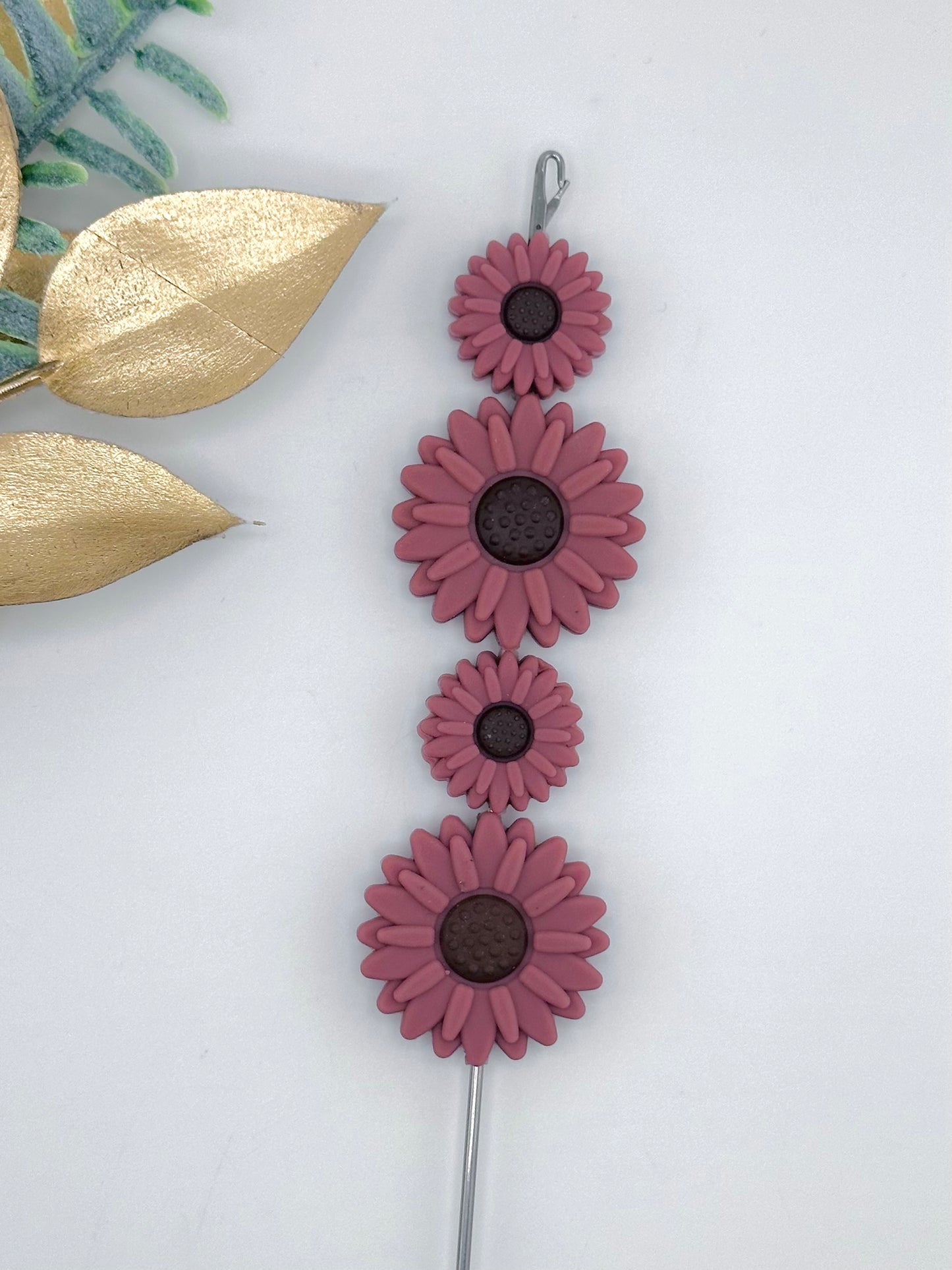 Light Mahogany Daisy Focal