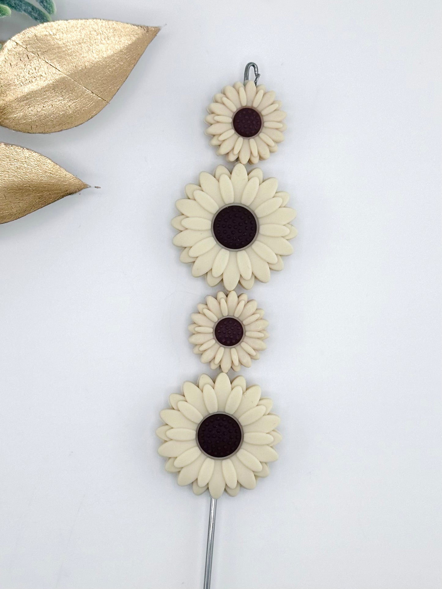 Cream Daisy Focal