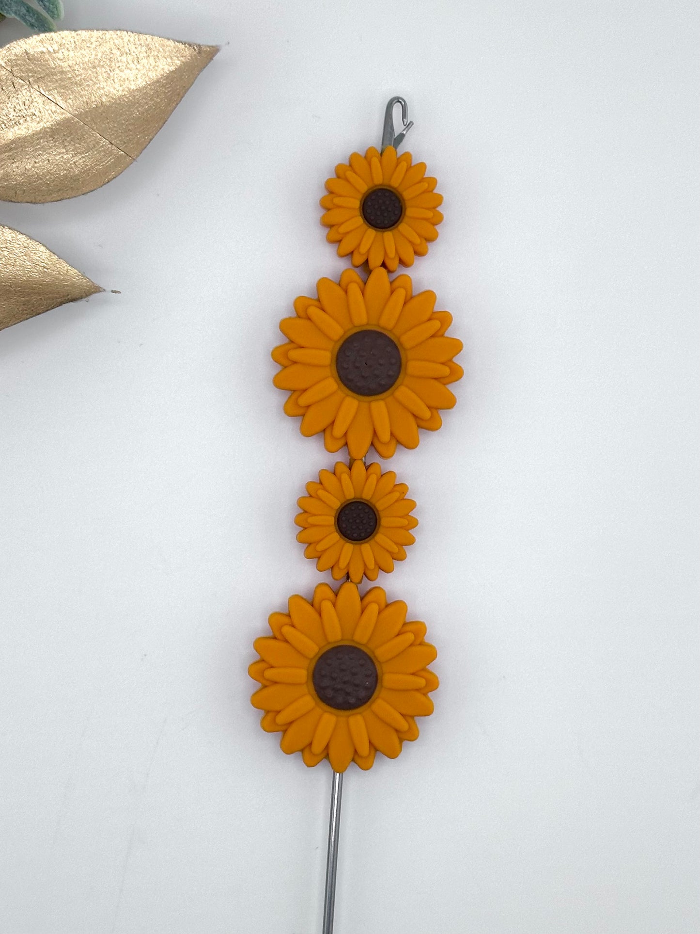 Mango Daisy Focal