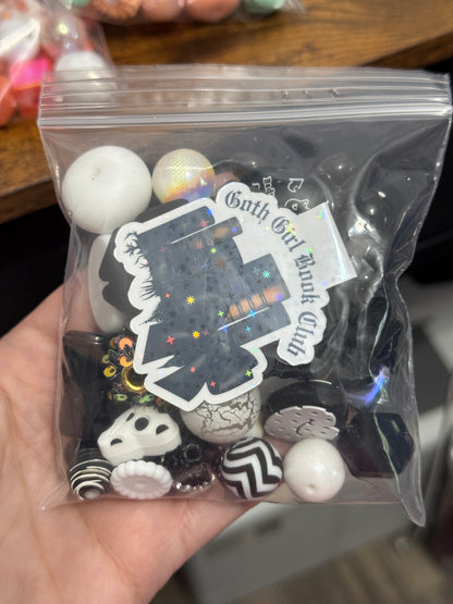 Destash Auction : Curated Chaos Bag #18