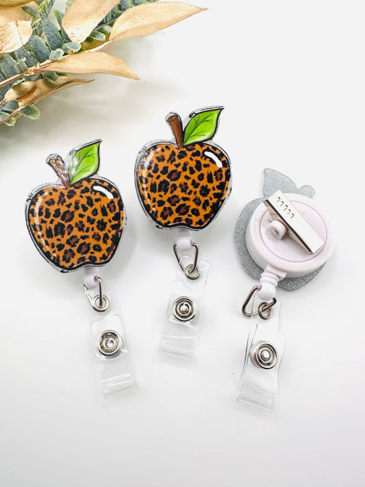 Badge Reel ~ Leopard Apple