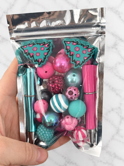 Pink Daisy Christmas – First Dibs Curated Pen + Focal Bag