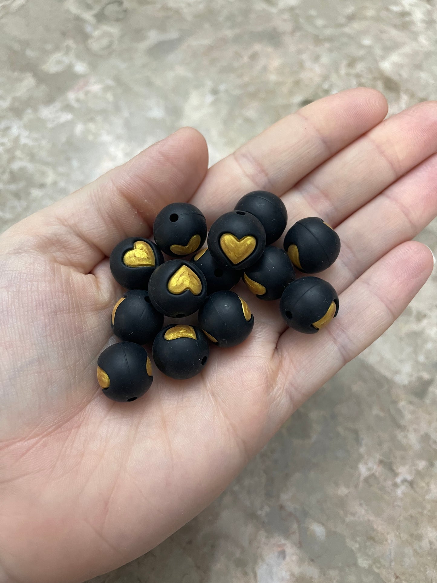 P352 Embossed Black/Gold Heart 15mm